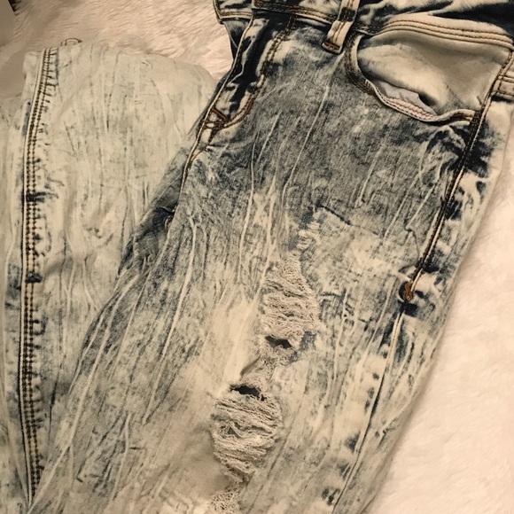 Distressed Ripped Jeans - Picture 3 of 4